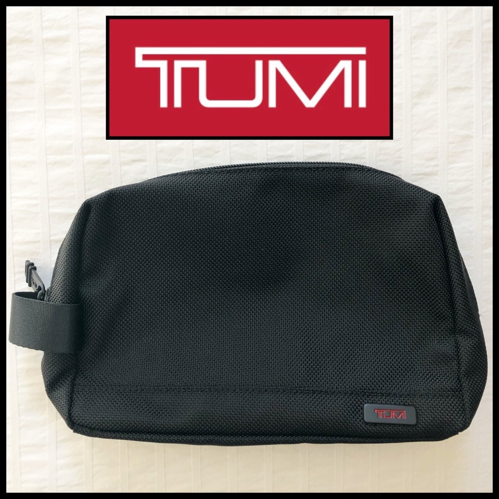TUMI Black Nylon Zip Top Dopp Kit. Brand New.